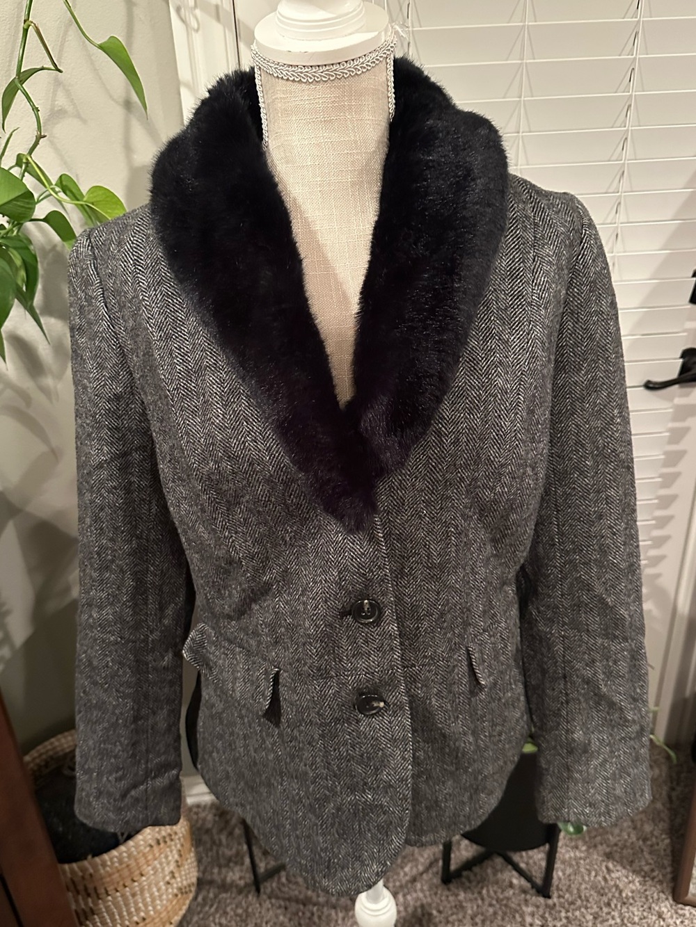 Womens Black Faux Fur Collar Gray Herringbone Wool-Blend Jacket